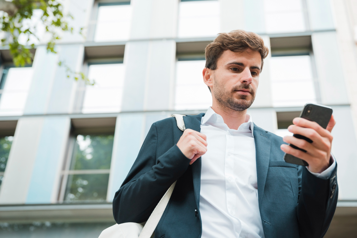 Top Lone Worker Devices of 2024: Ensuring Safety and Compliance